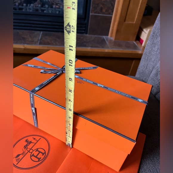 Hermes box and shopping bag bundle
Authentic, bought fr Paris early this yr2024 - Picture 5 of 11